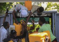 Banda de Barbecue convierte en zona de barricada el mayor almacenamiento de combustibles de Haití