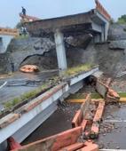 Colapsa tramo del puente de Pontón en la Autopista Duarte