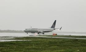 Tres aeropuertos siguen fuera de servicio y el de Punta Cana reanuda operaciones