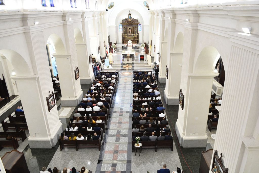 Banreservas celebra 81 aniversario con misa oficiada en la Catedral de Santiago1