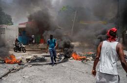 Haití no da señales de frenar caos, saqueos y destrucción