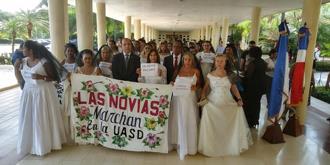 Marcha de las novias en la UASD, un clamor contra la violencia a la mujer