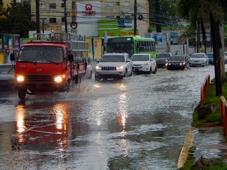 Tarde lluviosa para el gran Santo Domingo; aguaceros disminuirán en la noche