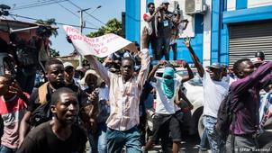 Haitianos traman protestas ante consulados dominicanos