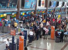 Aeropuerto las Américas presenta retrasos en vuelos luego de fallo en el sistema informático en EEUU