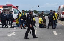 Al menos 1,200 bolsonaristas son detenidos en campamento frente al Ejército de Brasil